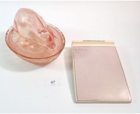An Edwardian ceramic kitchen notepad 'Memoranda', 17 x 12cm and a glass rabbit tureen and cover