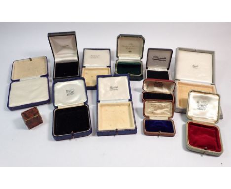 A group of vintage jewellery boxes 