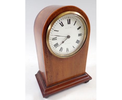 An Edwardian mahogany mantel clock by Harrods with French 8 day movement and key, 20.5cm tall