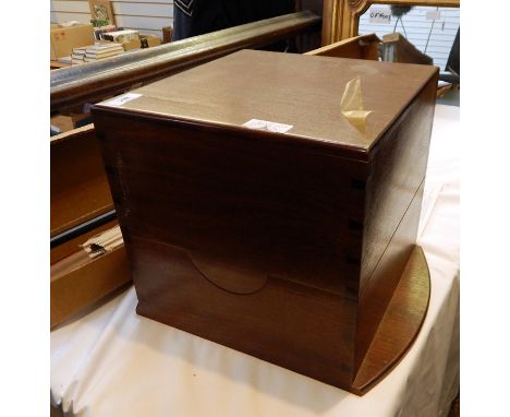 Mahogany chronometer guard box 