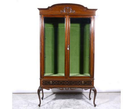 Chippendale revival mahogany display cabinet, arched and moulded cornice piece, two glazed panelled doors enclosing plate gla