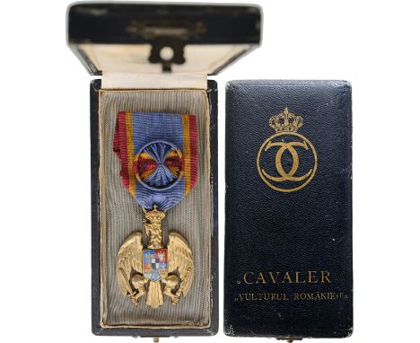 Officer's Cross, 4th Class, instituted in 1933. Breast Badge, 50x37 mm, gilt Silver, centre enameled, hallmarked "347-33"â€š 