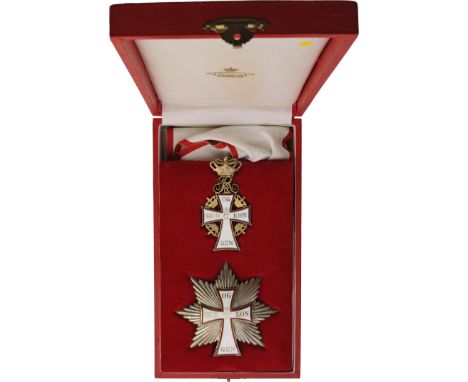 Grand Cross Set, 1st Class, Christian IX (1818-1906), instituted in 1671. Sash Badge, 81x40 mm, gilt Silver, original suspens