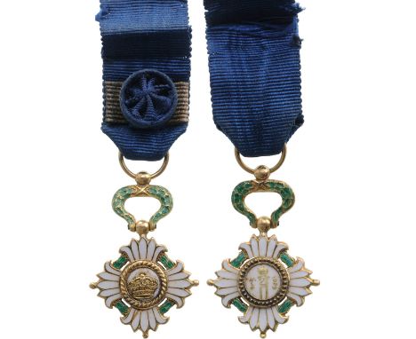 Miniature, instituted in 1929. Breast Badge, 25x16 mm, GOLD, both sides enameled, original suspension ring. Superb and very r