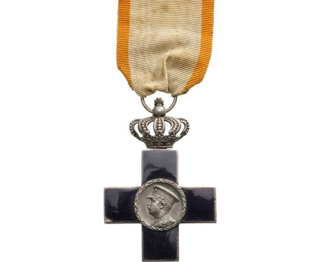 Breast Badge, 41 mm, Silver, maker's mark "501 - JRF (Joseph Resch) 37 - crown", on obverse the portrait of King Carol II, on