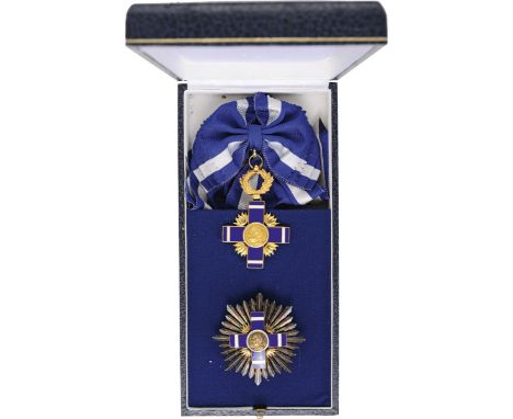 Grand Cross Set with Silver Star, 1st Class, instituted in 1946. Sash Badge, 50 mm, gilt Silver, obverse enameled, central me