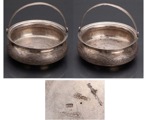 Small foot, model with removable handle, decor engraved on the body. Weight 123 g, height 4.5 cm without the handle. Standard