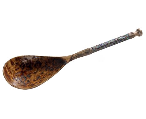 Beautiful model with a long oval bowl, sleeve baguette, molded spatula with button, enamel with fl oral motif and volutes, ni