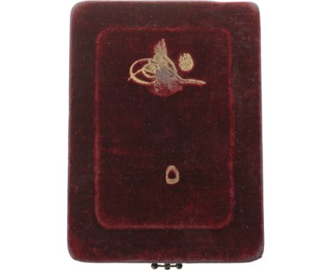 3rd Class Box, Instituted in 1878, to be awarded upon ladies for exceptional merit in the help and care of wounded and victim