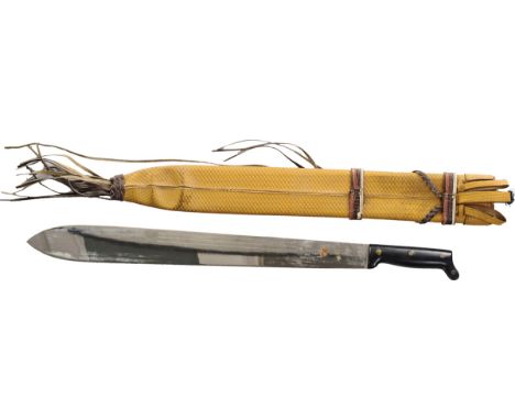 Short machete, with steel blade rust stains, hard plastic handle caught with 3 butons, yellow leather scabbard. Blade length: