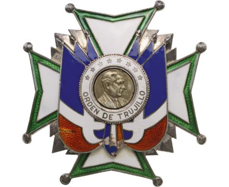 Grand Cross Star, 1st Class. Breast Star, 78 mm, Silver, superimposed parts enameled (some damages), multipart construction, 