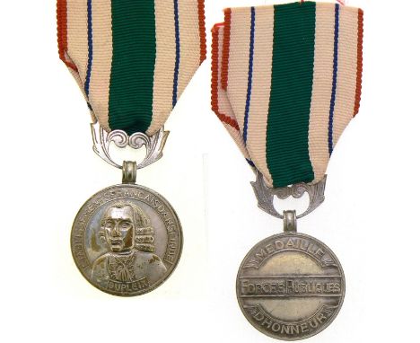 Breast Badge, 30 mm, silvered Metal, with original ornamented suspension ring and ribbon. Rare and in extremely fine conditio