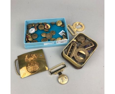 COLLECTION OF NAVAL AND OTHER BRASS BUTTONS, along with other items including military badges, cap badges and belt buckles, c