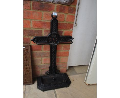 Victorian cast iron stick standApprox: W: 46cm x H: 77cm x D: 21cm