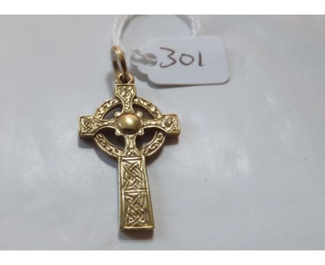 9ct celtic cross  3cm long  5.9g     
