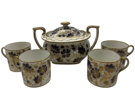 Late 18th century New Hall porcelain, decorated with acorns in cobalt blue and gilt - pattern number 562, comprising sucrier 