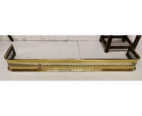 A pierced brass fender, 1900 interior, 135cm 