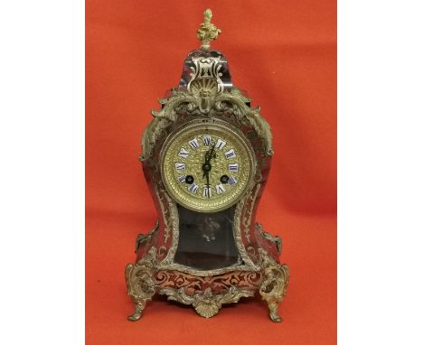 French Buhl Mantel Clock, featuring a red tortoiseshell base, overlaid with brass, strikes on a gong, with original pendulum,