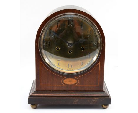 An Edwardian mahogany-cased mantel clock with a brass dial featuring Arabic Numerals, striking on four gongs, H-34cm.