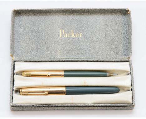 A Parker pen set, to include, a Parker 51 fountain pen, cartridge filled, and a mechanical pencil, in heather grey, in a fitt
