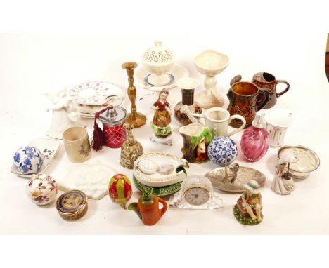 A collection of mid 20th century and later ceramics, to include Royal creamware vases and bowls, Leonardo plates, Jersey pott