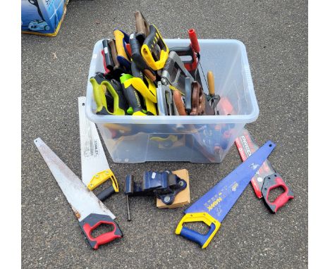 A collection of carpentry saws, hacksaws, junior hacksaws and bowsaws to include makes by Spear and Jackson, Stanley, Toolux 