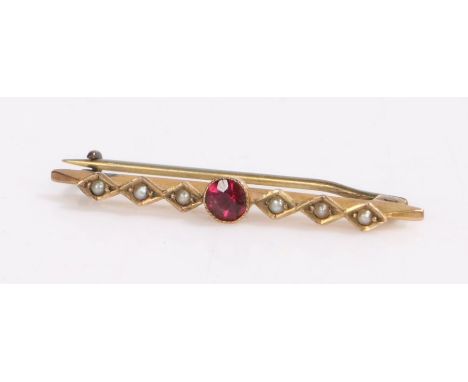 9 carat gold pearl and ruby bar brooch, with a central ruby flanked by three pearls either side, gross weight 1.3 grams&nbsp;