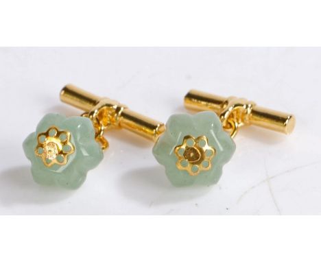 Pair of Jade cuff links with a gadrooned effect (2)