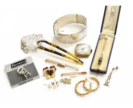 A Quantity of Jewellery, including a pair of 9 carat gold hoop earrings; a 9 carat gold cultured pearl brooch; a sapphire and