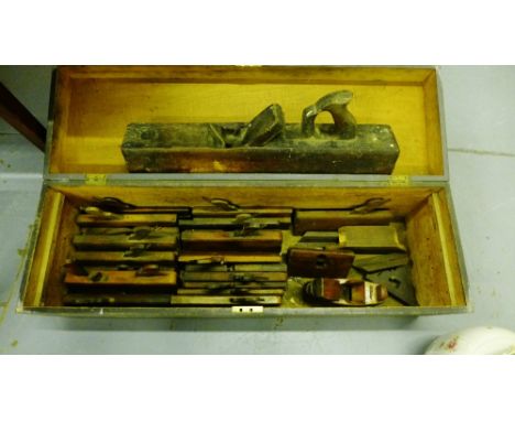 A large quantity of vintage wood working planes contained within a pine storage box (approx 17)