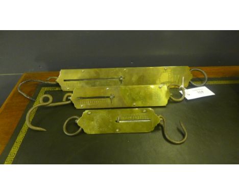 A collection of three Salters spring balances to include model No.2 and two others (3) 