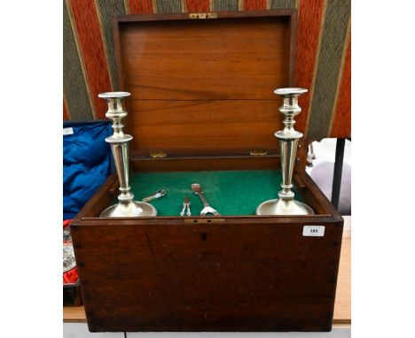 A teak box with two lift-out baize-lined trays, with flush brass side handles, 51 cm wide, to/w a pair of 27 cm ep baluster c