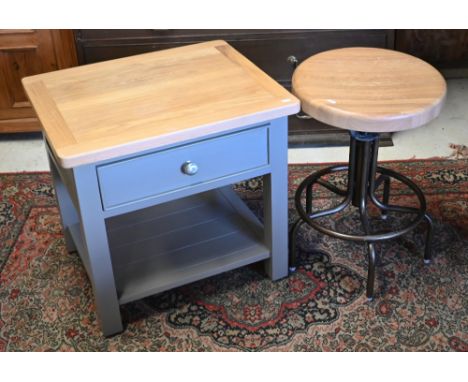 A contemporary revolving studio stool to/with a grey painted painted single drawer beech-top lamp table (2) 