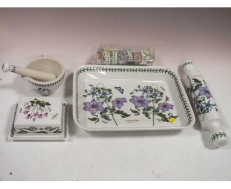 A SELECTION OF PORTMEIRION BOTANIC GARDEN CERAMICS TO INCLUDE A ROLLING PIN, PESTLE AND MORTAR, NAPKIN RINGS ETC.