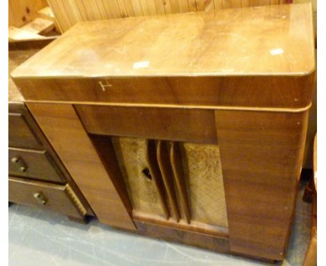 HMV GRAMOPHONE. HMV Gramophone with Electra valve amplifier, speaker blown