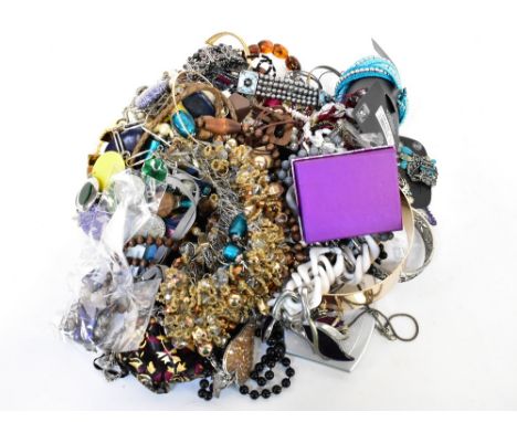 A quantity of vintage and modern costume jewellery and fashion jewellery items.