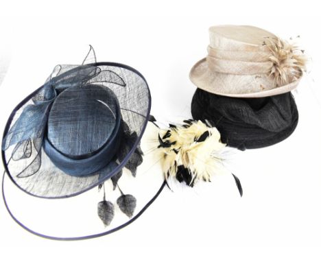 Five vintage hat boxes each containing vintage straw hats in a variety of colours, to include black, cream, red, etc, a navy 