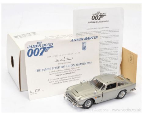 Danbury Mint (1/24th scale) "James Bond" Aston Martin DB5 - finished in silver-grey, dark grey interior, chrome trim - model 