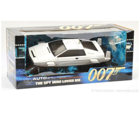 Autoart (1/18th scale) "James Bond" Lotus Esprit S1 (Underwater Version) taken from the film "The Spy Who Loved Me" - white, 