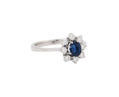 Ring mit oval facettiertem Saphir ca. 1,06 ct sowie Brillanten von zus. ca. 0,3 ct, gute Farbe und Reinheit, WG 18K, 3,9 g, R