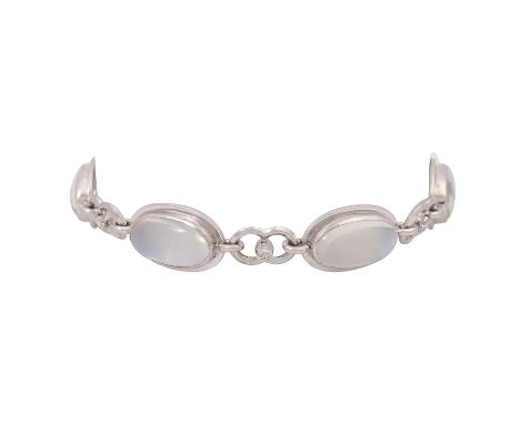 Armband mit Mondsteinen und Brillanten, zus. ca. 0,20 ct, ca. LGW-GW (I-K)/VS-SI, 6 ovale Mondsteincabochons, WG 14K, 21,1 g,