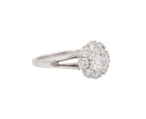 Klassischer Ring mittig mit Brillant 1,11ct HFW (E)/SI2, Proportionen: gut, Symmetrie: gut, Politur: sehr gut, Fluoreszenz: k