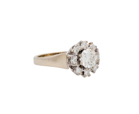Klassischer Ring mit Brillant ca. 0,95ct, ca. WEISS-LGW (H-J) /VSI umgeben von 8 Brillanten zus. ca. 0,40ct, ca. WEISS-LGW (H