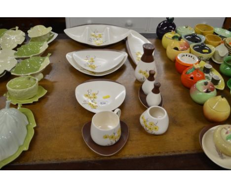 A quantity of Carltonware dinnerware 