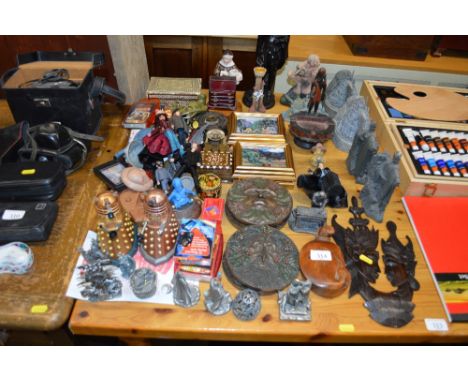 A quantity of various Dr Who toys, Lord of the Rings ornaments etc. 