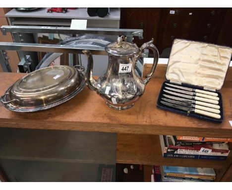 A Victorian silver plated teapot, cased set of butter knives & silver plated tureen with lid & liner