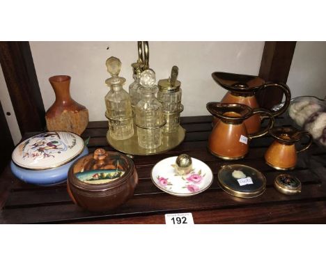 A miniature Worcester dish, set of 3 Nelson graduated jugs etc.