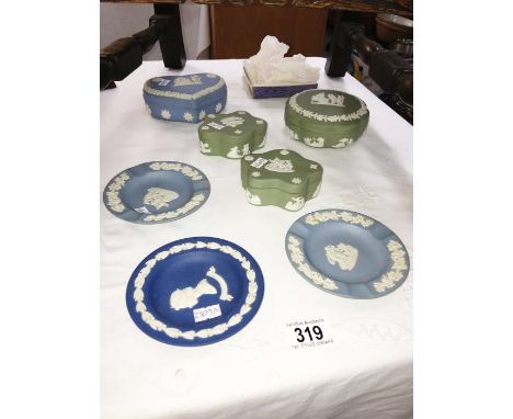 7 Wedgwood items including trinket boxes & green jasper etc.