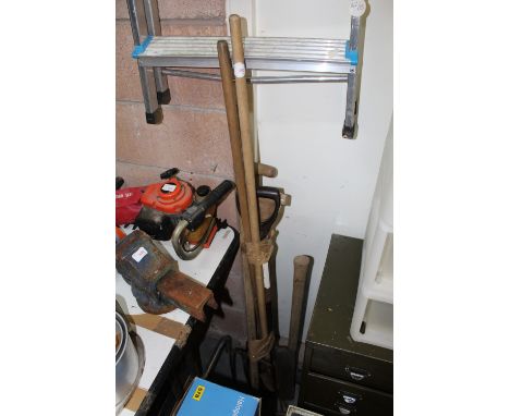 Qu of garden tools 