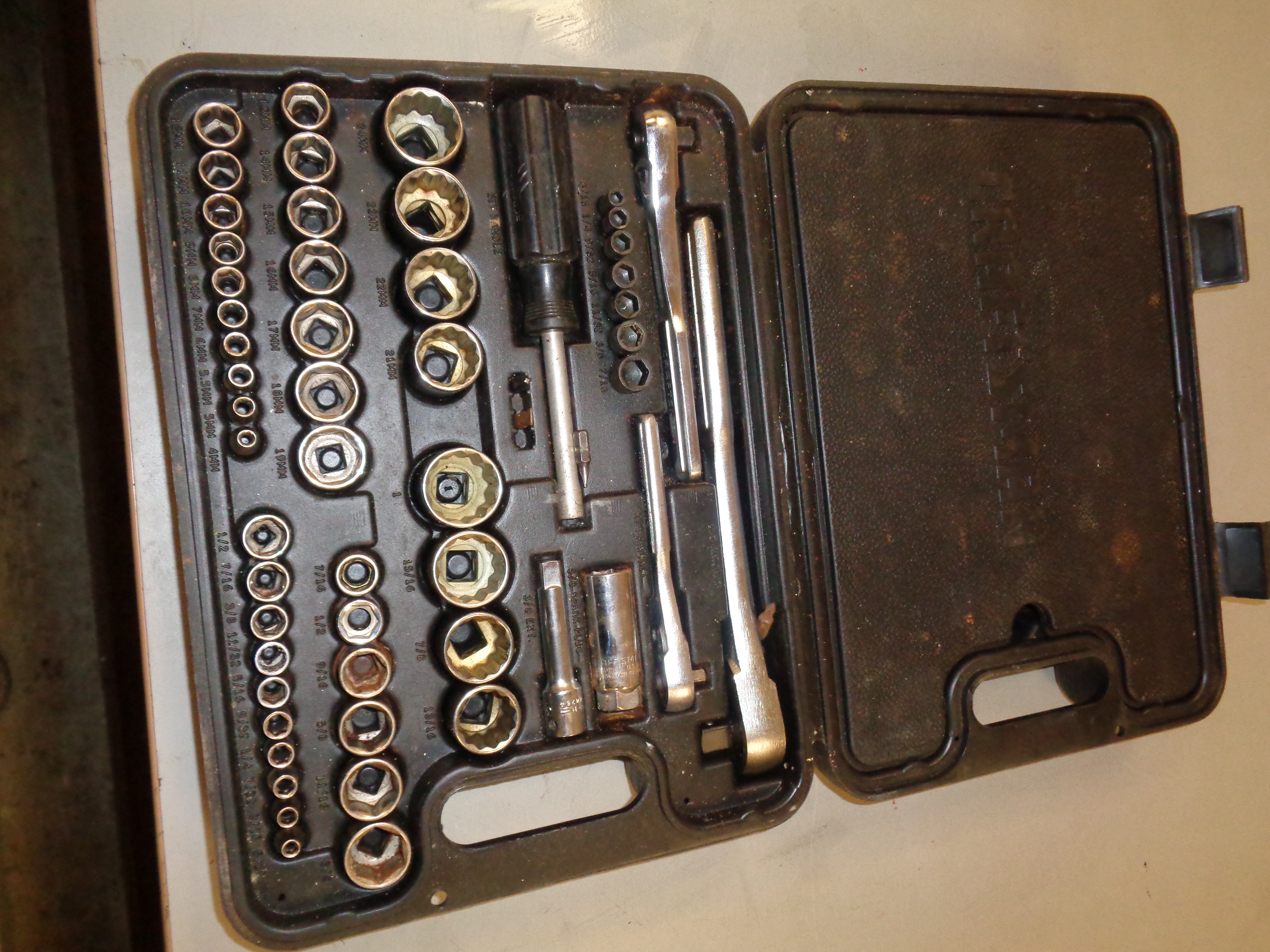 CRAFTSMAN 1/2", 3/8" AND 1/4" DRIVE SOCKET SET *** We offer machinery